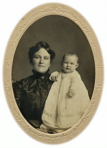 Carrie Betty holding daughter Nelle Sanders