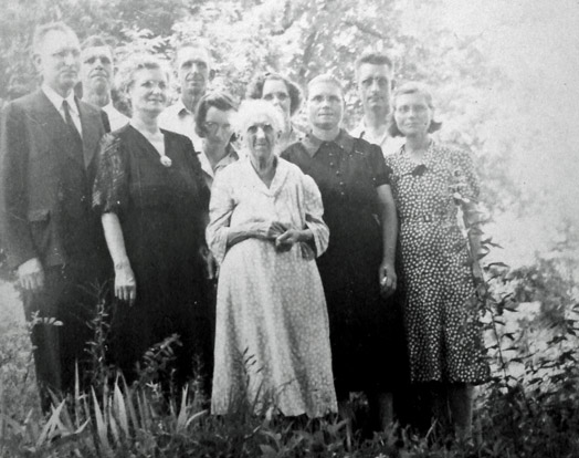 hoda Almeda (Bryant) Ensor and her nine children