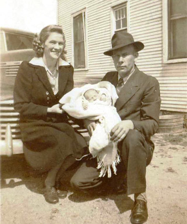 Arthur Kirby Birdwell, his wife Stella Mae (Lowe) Birdwell, baby daughter Anna Kaye (Birdwell) Mahan