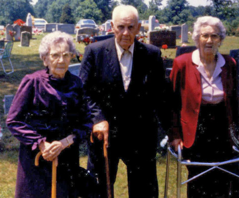 Oma (Shanks) Wallace, Floyd Witherson Shanks, and Bessie (Shanks) Wallace