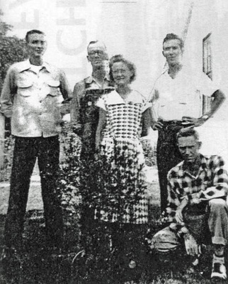 Everett Thurman Lee with his wife Zella Ann (Farley) Lee, and sons Edward, J. C., and Hargis Lee