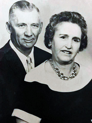 Mogan Labon Loftis and his wife Anna Jewell (Wylie) Loftis.